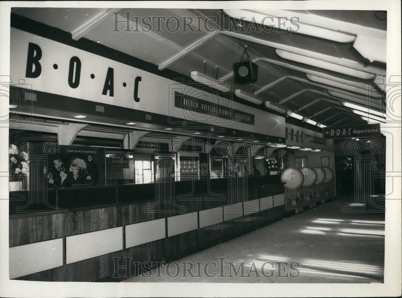 Load image into Gallery viewer, 1958 Press Photo Union Leader Jim Matthews Holds Mass Meeting of Strikers

