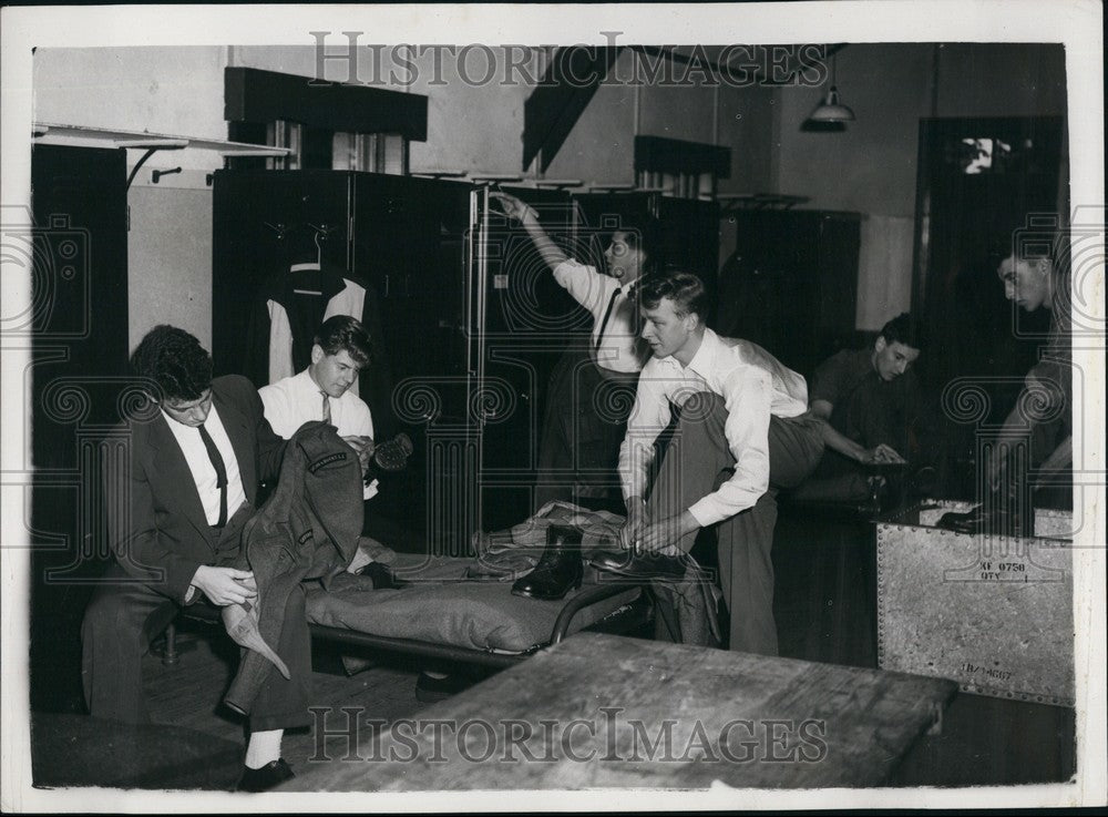 1956 Press Photo Reservists Get Call-Up Orders,Operation Suez Begins - KSB60213