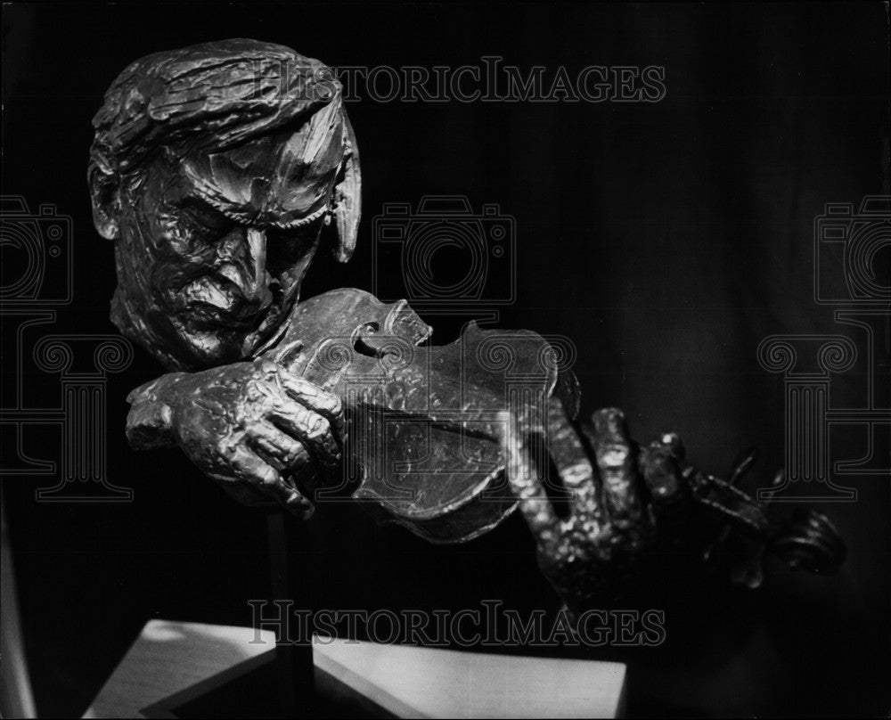 1964 Press Photo Yehudi Menuhin-In Bronze by Sculptor David Wynne - KSB60283