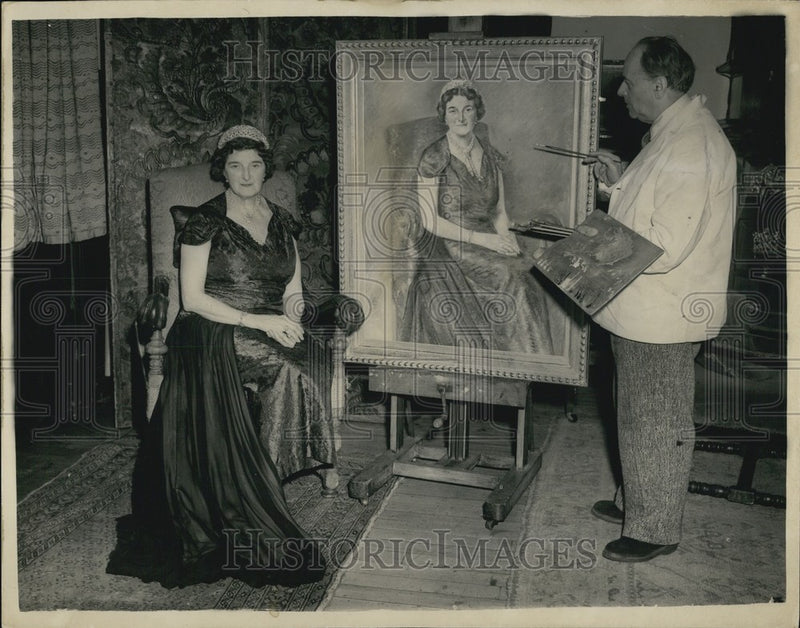 Load image into Gallery viewer, 1955 Press Photo Philip Kauffman Paints Portrait Mildred Gunning Cousin Earl
