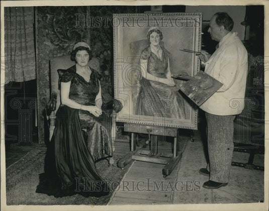1955 Press Photo Philip Kauffman Paints Portrait Mildred Gunning Cousin Earl