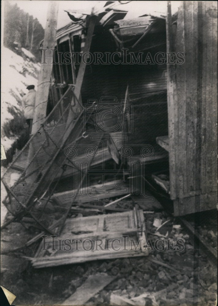 1954 Press Photo Train Wrecked On Way Down Pyrenees Mountains - KSB70347