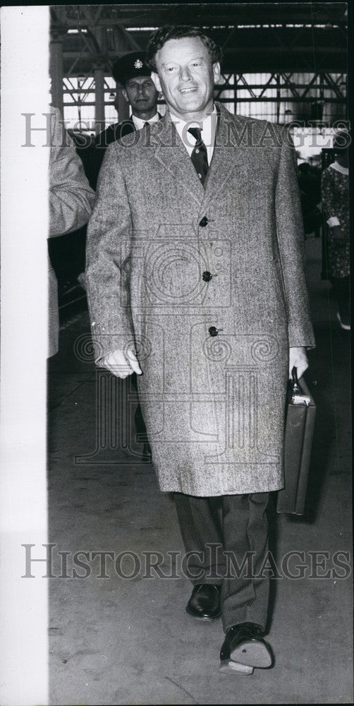 Load image into Gallery viewer, 1965 Press Photo Rhodesia's envoy to Lisbon,Harry Reedman - KSB73585
