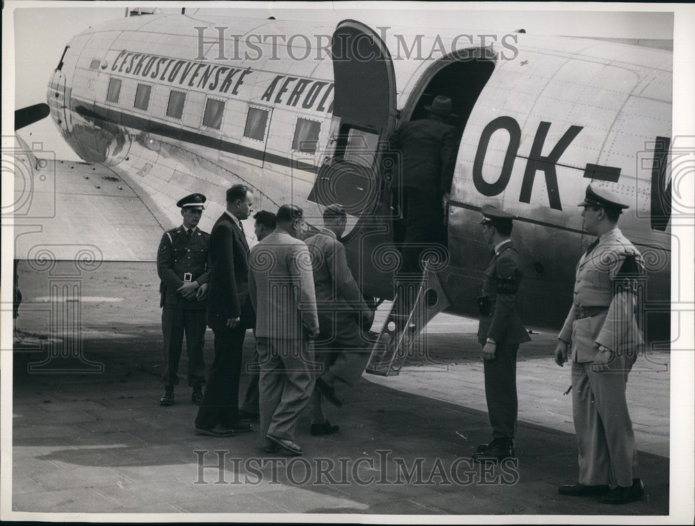 1953 Press Photo Czechoslovakian Plane, Carried Refugees - KSB74887