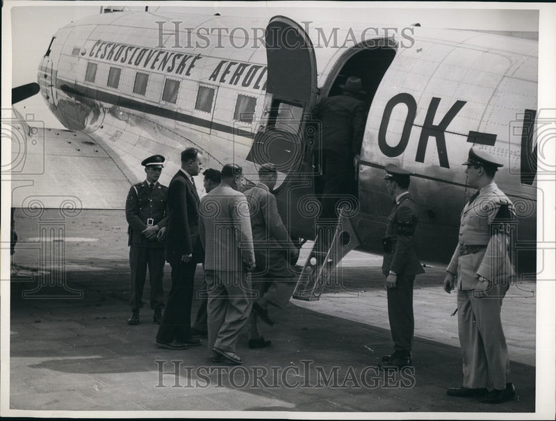 Load image into Gallery viewer, 1953 Press Photo Czechoslovakian Plane, Carried Refugees - KSB74887
