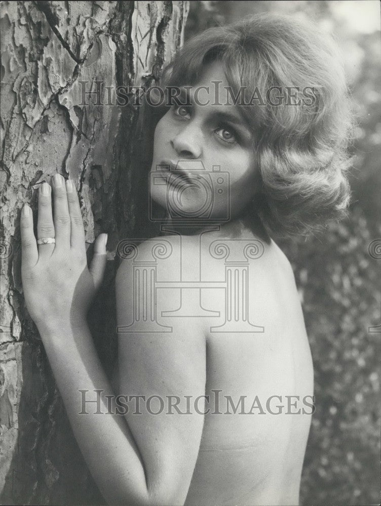 1965 Press Photo German Actress Ira Nova On The Beach In Rome- Historic Images