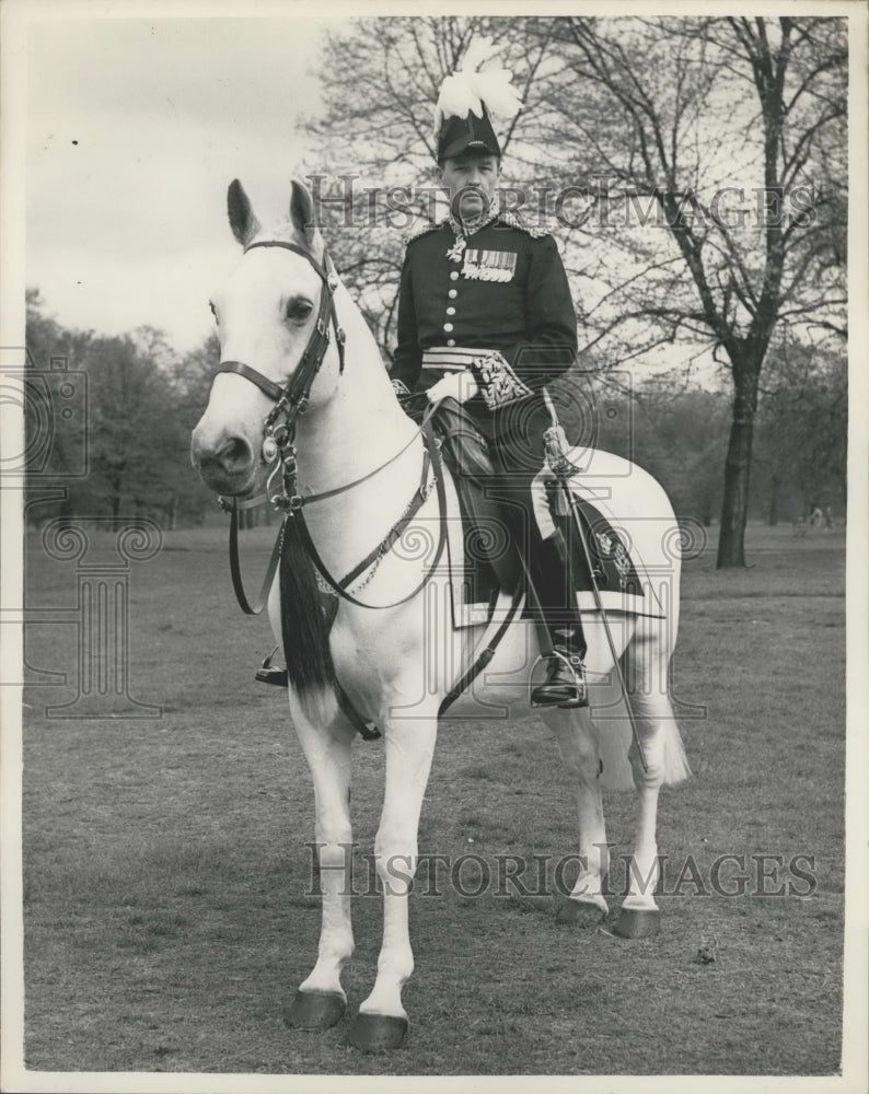 1953 Press Photo Major P.R. Margertson on horse "Quail"- Historic Images