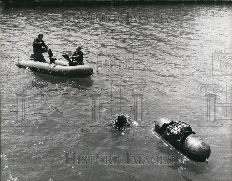 Load image into Gallery viewer, 1973 Press Photo arbour is cleared as a trawler brings in a highly dangerous war
