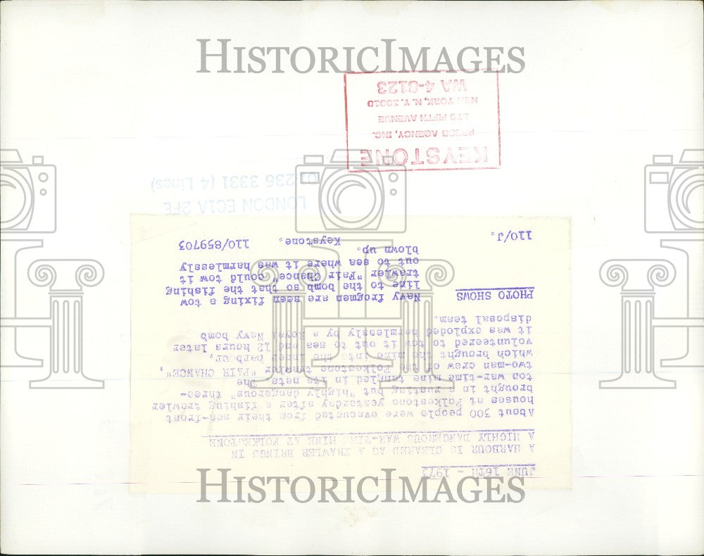 1973 Press Photo arbour is cleared as a trawler brings in a highly dangerous war