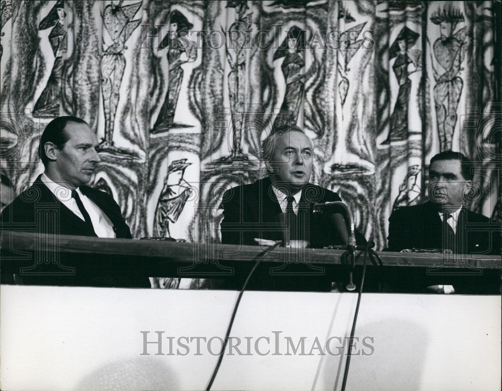 Press Photo Harold Wilson, Lord Harlech, Denis Healey - KSG11549