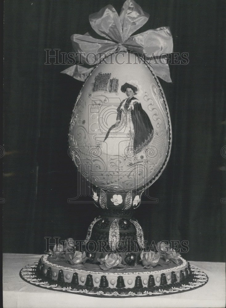 1957 Press Photo Giant Easter Egg Honors Queen Elizabeth- Historic Images