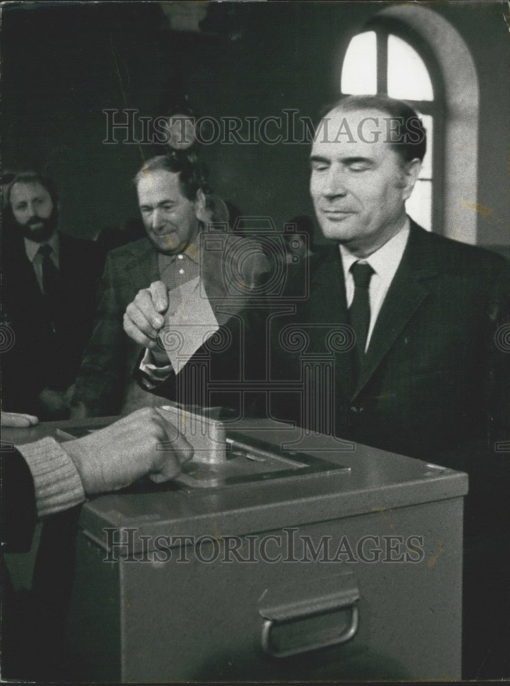 1973 Press Photo Francois Mitterrand Votes for National Assembly Members- Historic Images