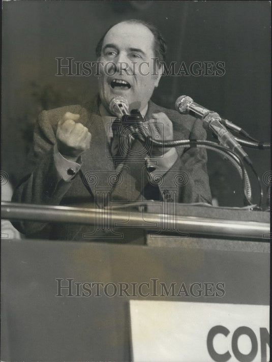1975 Press Photo Francois Mitterand During a Speech