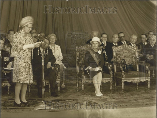 1972 Press Photo Nicole de Hauteclocque Introduces Queen Juliana- Historic Images