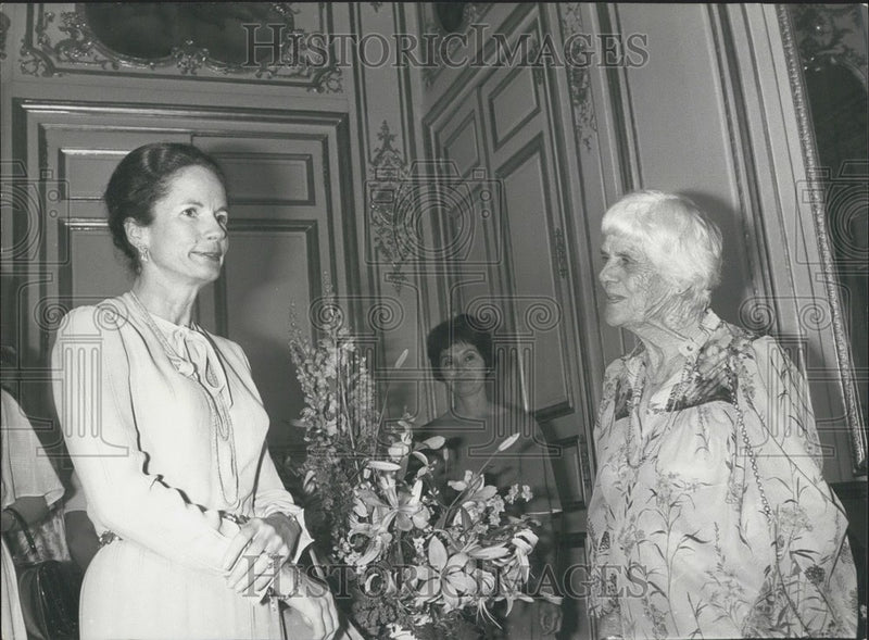 Load image into Gallery viewer, 1978 Press Photo Jimmy Carter's Mother Lillian Carter and Mrs. Giscard d'Estaing
