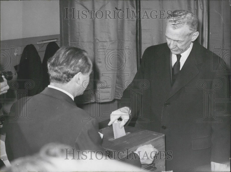 Load image into Gallery viewer, 1967 Press Photo Couve de Murville Boys School Voting Office Rue Las Cases Paris

