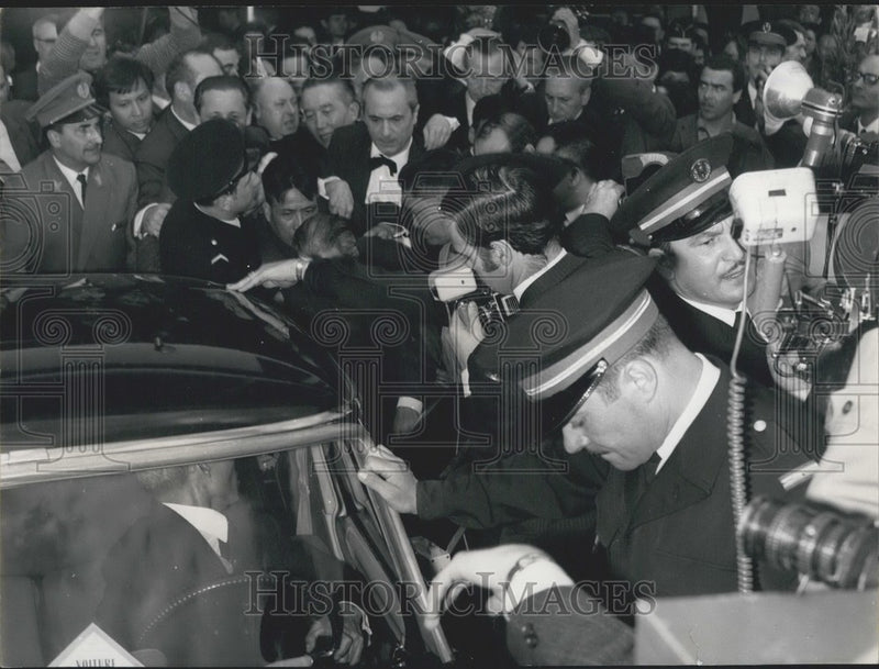 Load image into Gallery viewer, 1968 Press Photo Xuan Thuy's Car Dring to Paris for Vietnam Conference
