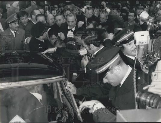 1968 Press Photo Xuan Thuy's Car Dring to Paris for Vietnam Conference
