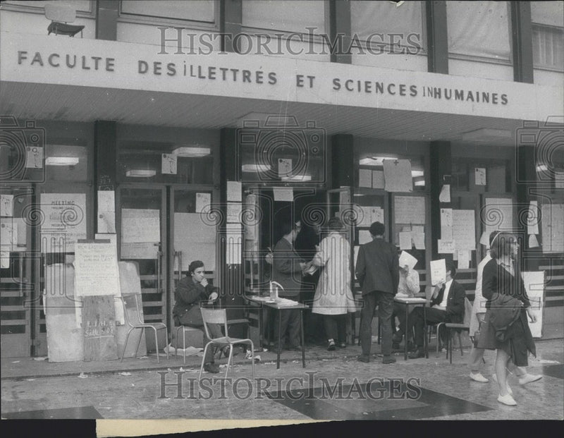 Load image into Gallery viewer, 1968 Press Photo Arts and Sciences Department at a University
