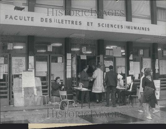 1968 Press Photo Arts and Sciences Department at a University