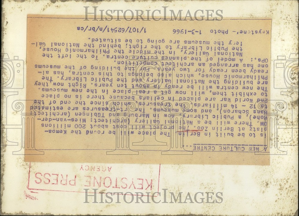 1966 Press Photo Model, Culture Center, Berling, Berlin Zoo