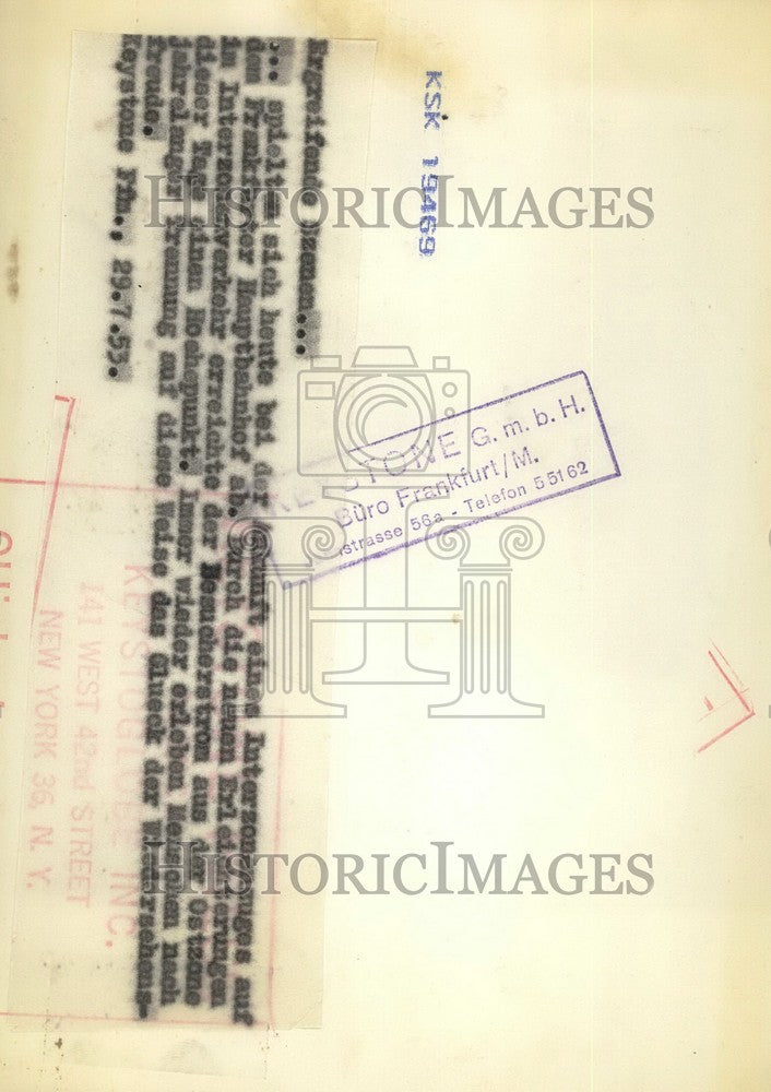 Load image into Gallery viewer, 1953 Press Photo West and East Germans Tearfully Greet One Another.
