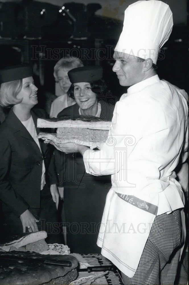 1966 Press Photo 100 kilogram Hamburger. Hansestadt. Germany.