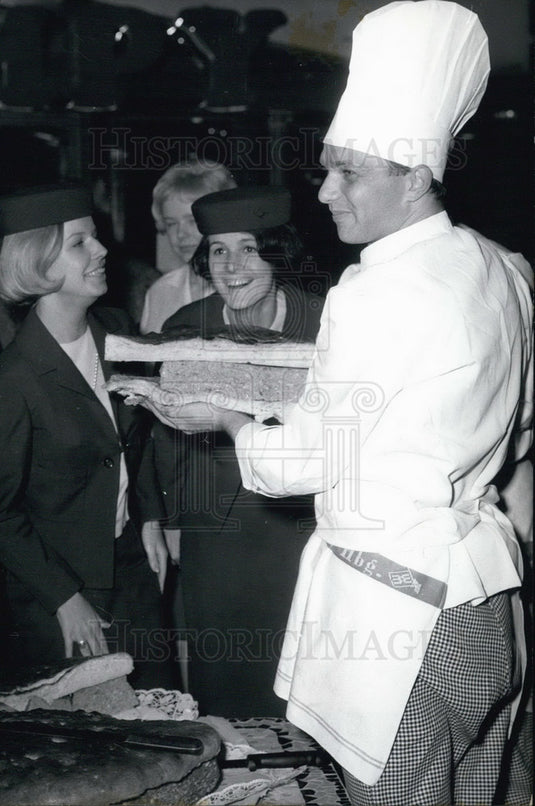 1966 Press Photo 100 kilogram Hamburger. Hansestadt. Germany.