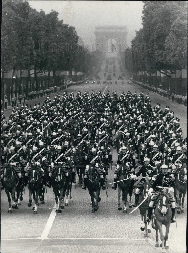 1984 Press Photo Bastille Day Military Parade Down Champs Elysee Avenue in Paris