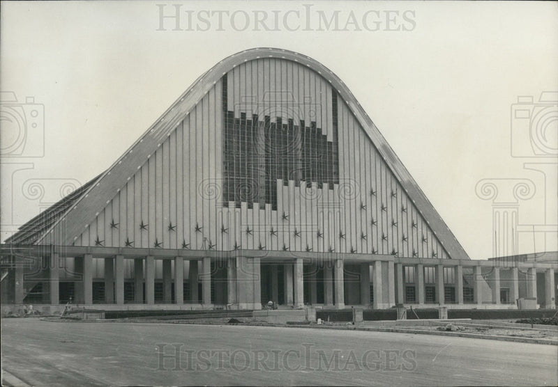 Load image into Gallery viewer, 1958 Press Photo Brussels 100 Year Old Expo Hall in Need of Renovation
