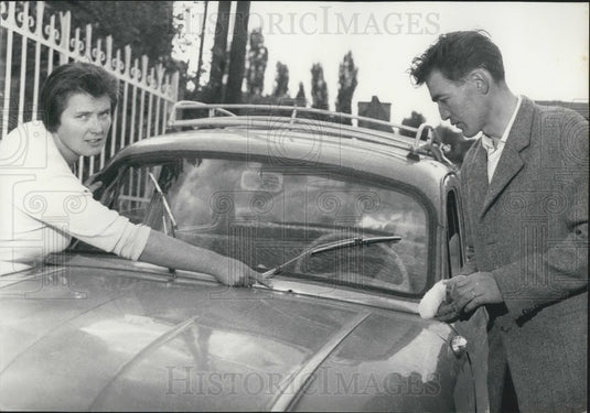 1962 Press Photo Only Injury Assassination Attempt De Gaulle M. Fillon Shot Hand