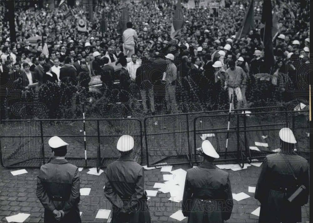 1968 Press Photo Eastern Sunday Protests in Frankfurt.