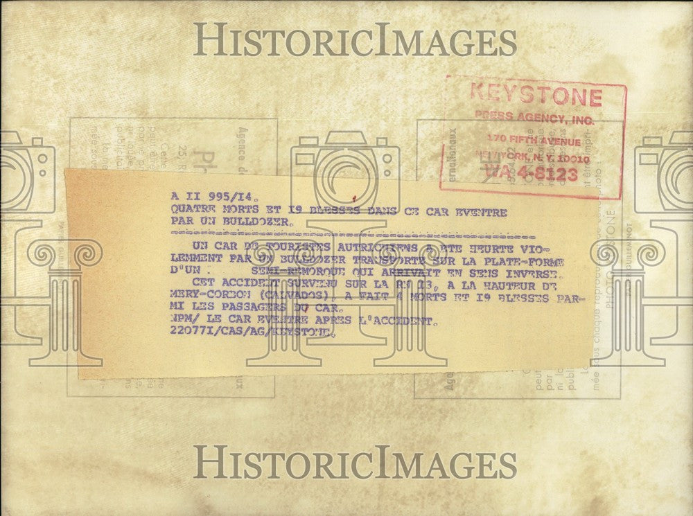 1981 Press Photo Bus Hit By Bulldozer Leaves 19 Injured