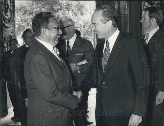 1975 Press Photo Henry Kissinger Visits Paris