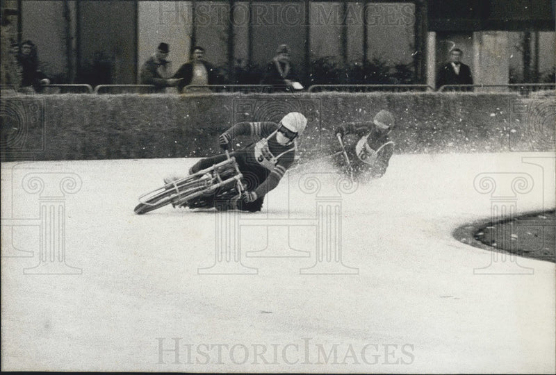 Load image into Gallery viewer, 1972 Press Photo Sweden's Kurt Westlund Wins Motorcycle Ice Race in Grenoble
