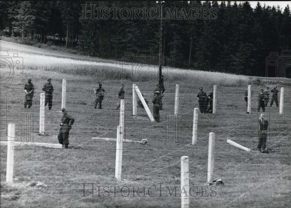 1962 Press Photo  Barbed-wire at the east-zone-boundary- Historic Images