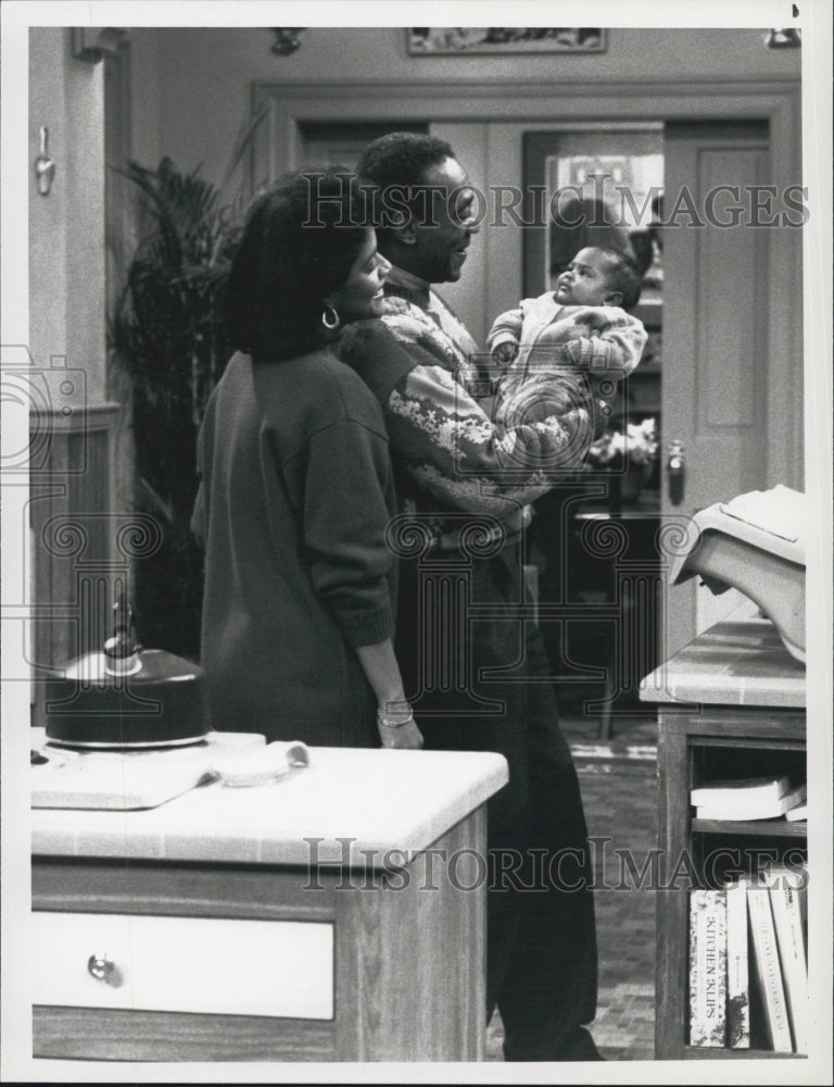 Press Photo Bill Cosby and Phylicia Rashad in &quot;The Bill Cosby Show&quot;.- Historic Images