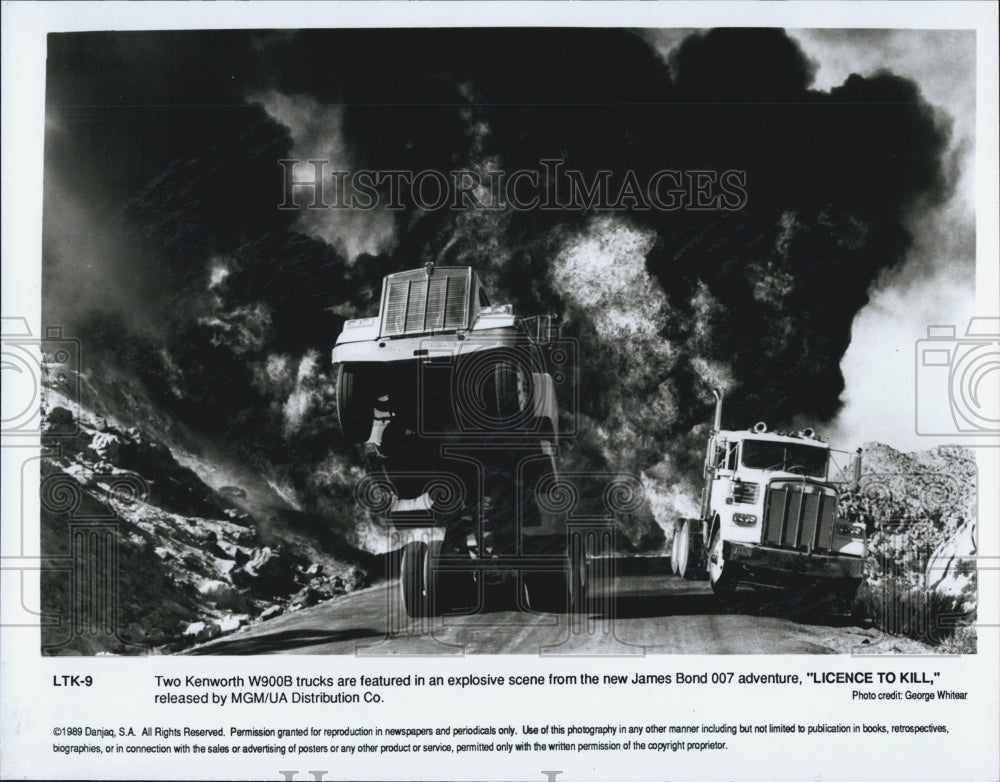 1989 Press Photo Trucks Collide During Scene From Movie &quot;Licence To Kill&quot;- Historic Images