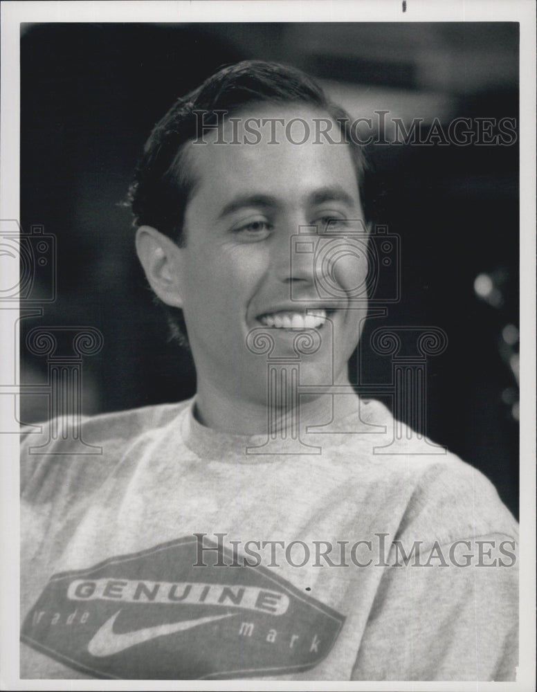 Press Photo Actor/Comedian Jerry Seinfeld Starring In "Seinfeld" "The Barber"- Historic Images