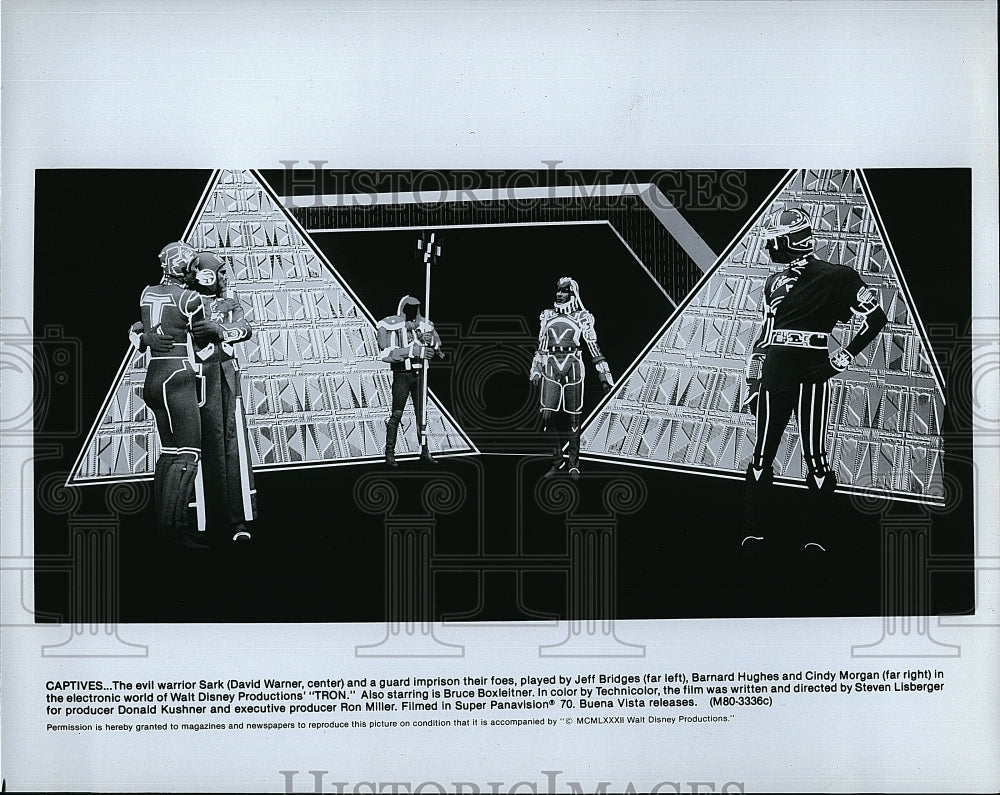 1982 Press Photo David Warner, Barnard Hughes, Cindy Morgan in &quot;Tron&quot;- Historic Images