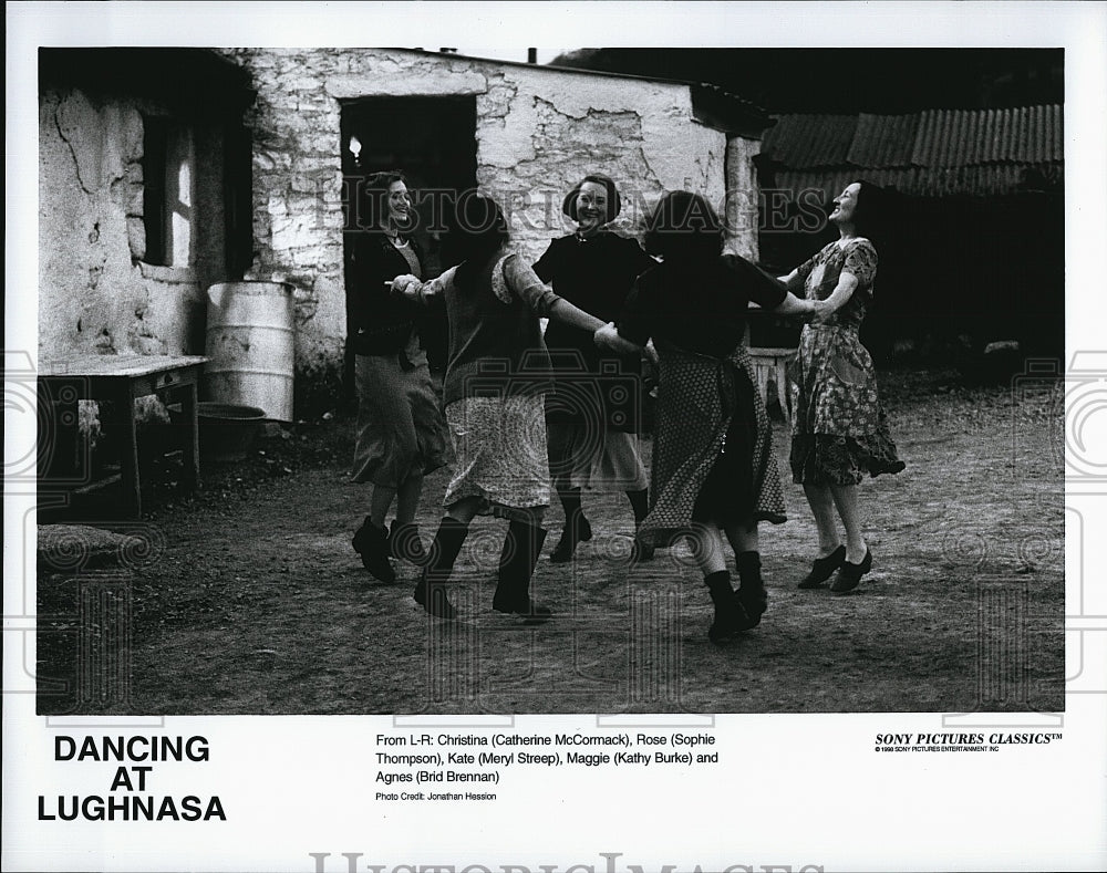 Press Photo McCormack, Thompson, Streep, Burke, Brennan in &quot;Dancing at Lughnasa&quot;- Historic Images