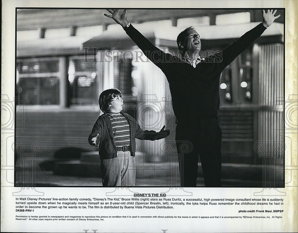 Press Photo Bruce Willis and Spencer Breslin in &quot;Disney&#39;s The Kid&quot;- Historic Images