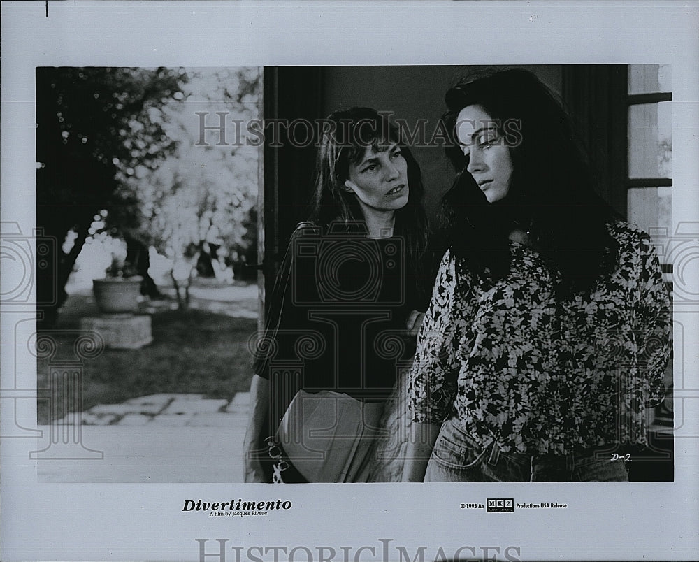 Press Photo Jane Birkin and Emmanuelle in &quot;Divertimento&quot;- Historic Images