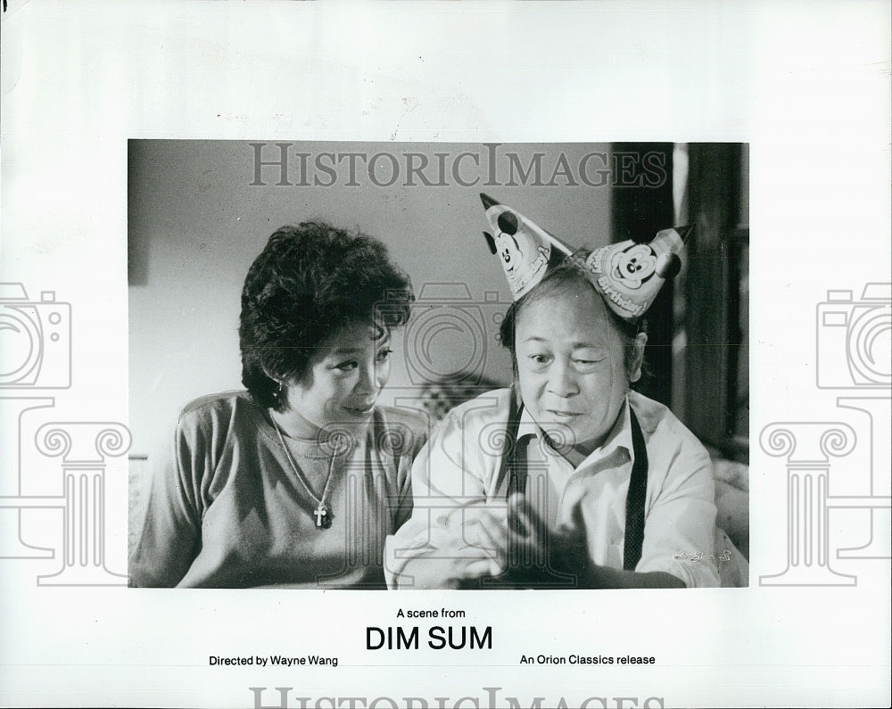 Press Photo Laureen Crew and Victor Wong in &quot;Dim Sum: A Little Bit of Heart&quot;- Historic Images