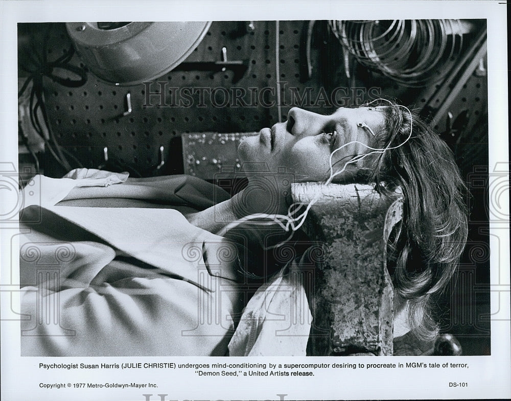 1977 Press Photo Julie Christie in &quot;Demon Seed&quot;- Historic Images