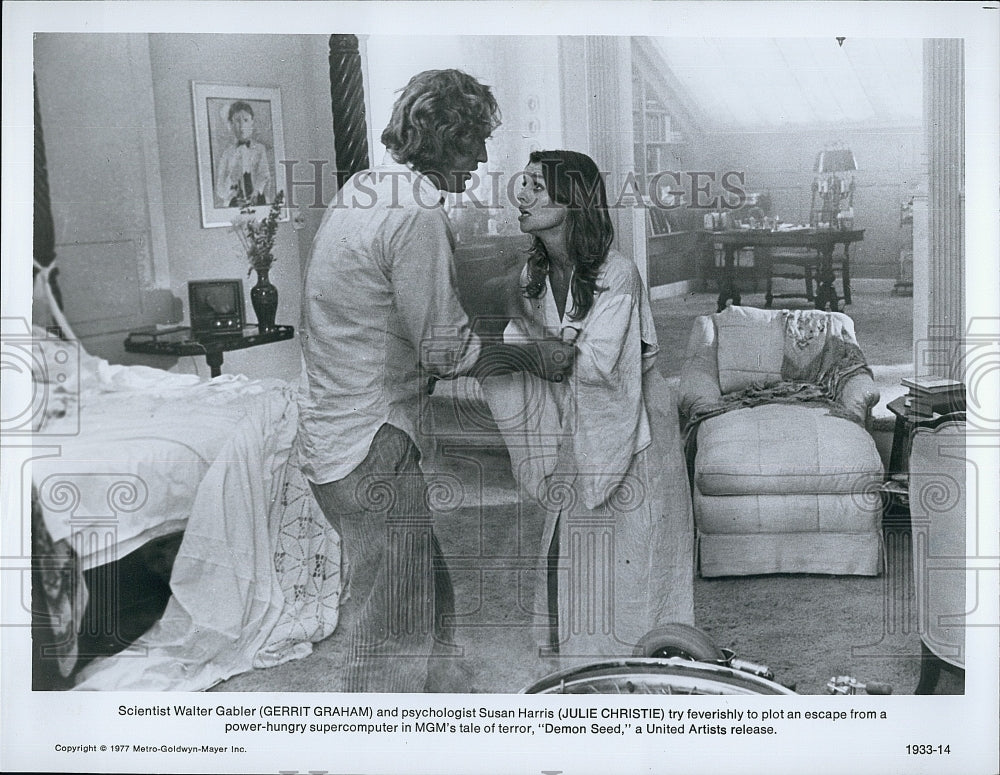 1977 Press Photo Julie Christie and Gerrit Graham in &quot;Demon Seed&quot;- Historic Images