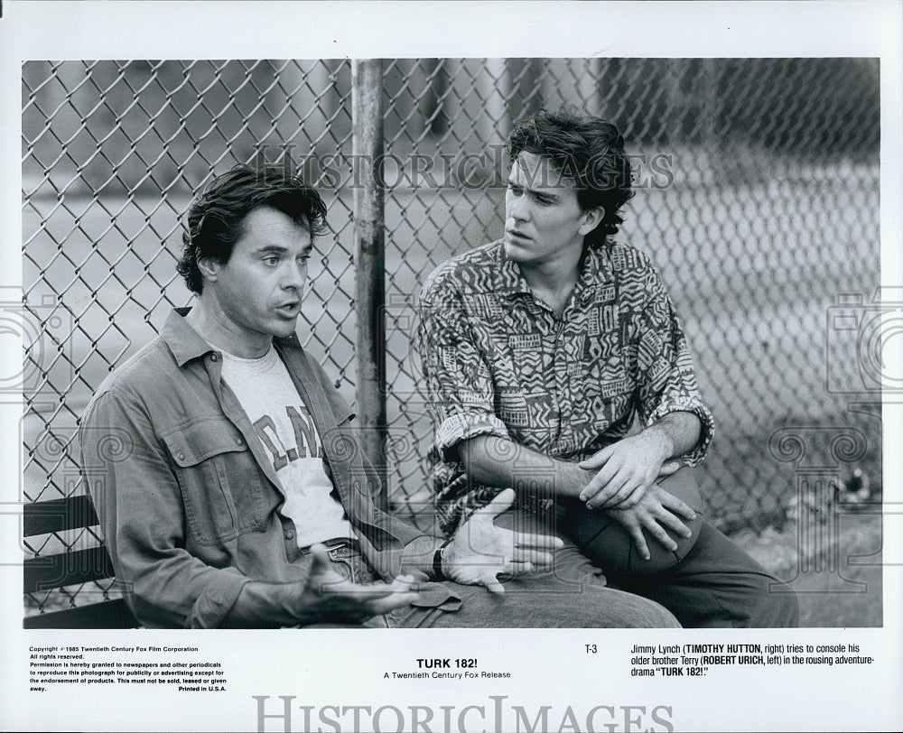 1985 Press Photo Timothy Hutton and Robert Urich in &quot;Turk 182&quot;- Historic Images