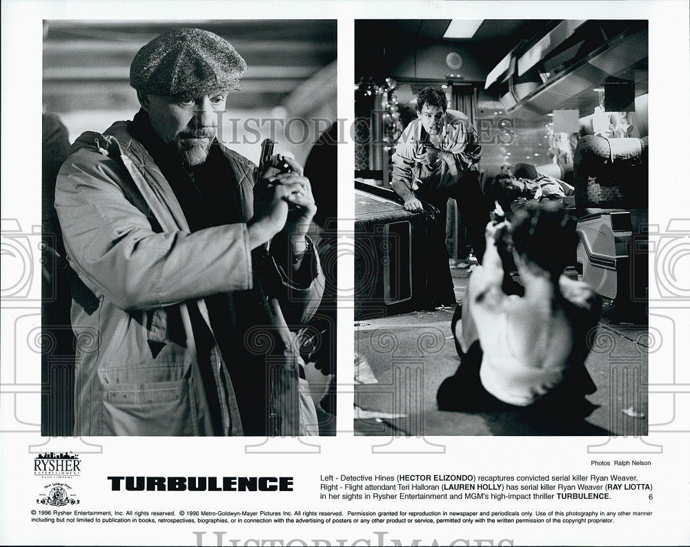 1996 Press Photo Hector Elizondo, Lauren Holly and Ray Liotta in &quot;Turbulence&quot;- Historic Images