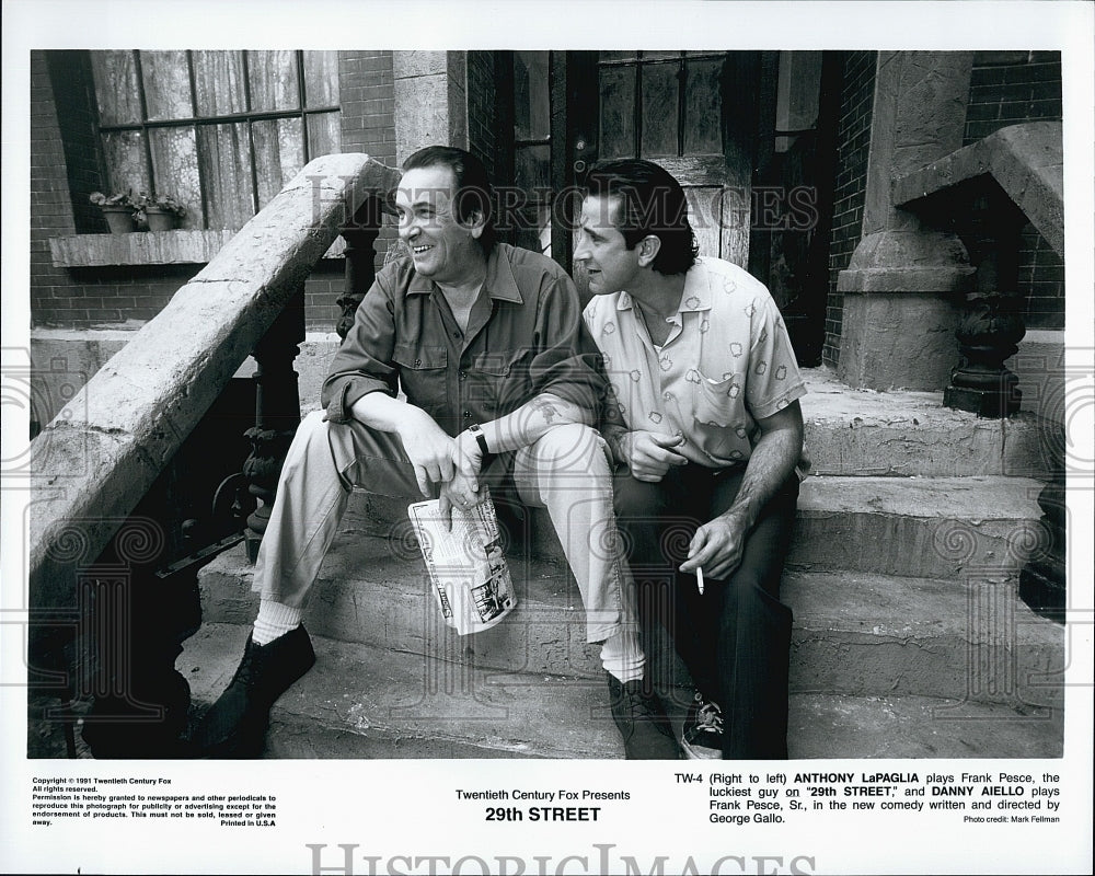 1991 Press Photo Anthony LaPaglia, Danny Aiello, &quot;29th Street&quot;- Historic Images