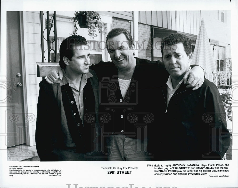 1991 Press Photo Anthony LaPaglia, Danny Aiello, Frank Pesce, &quot;29th Street&quot;- Historic Images